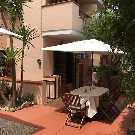 Casa Lilla Feriehus Villasimius